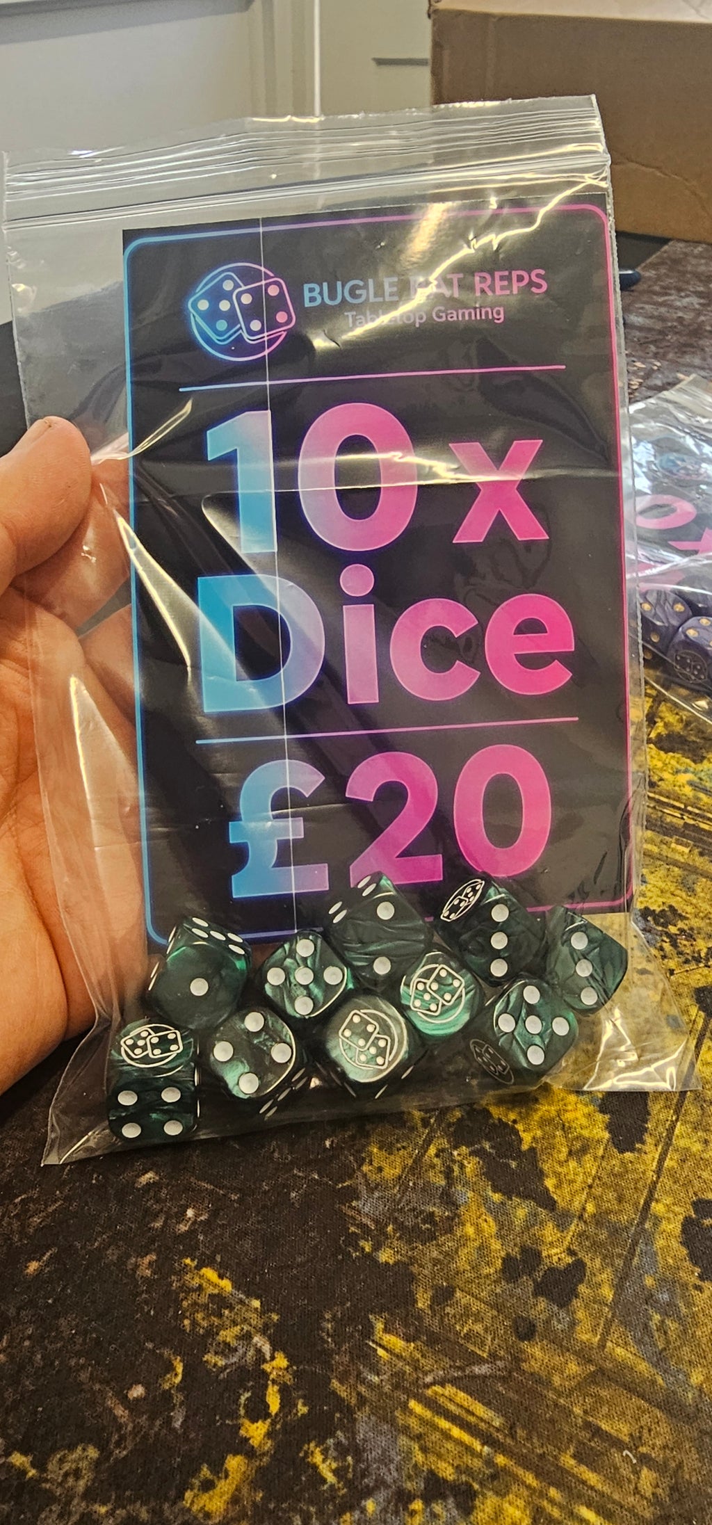 10 x Green / White Bugle Bat Reps Dice